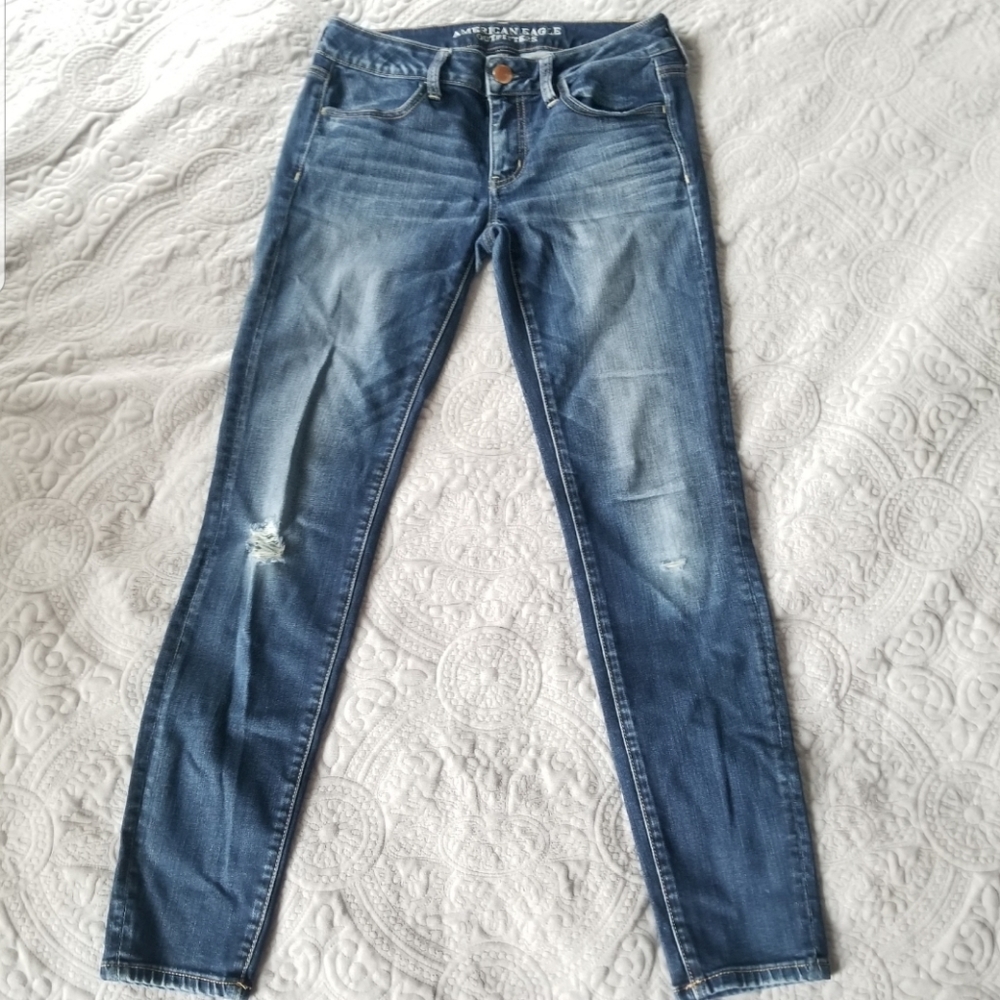 AMERICAN EAGLE Super Stretch Low Jegging Jeans Worn Look w/ Holes in Knees
